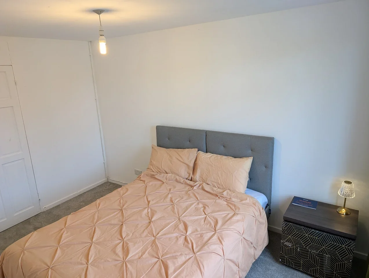 Room Holbeck in Bracknell