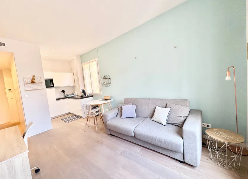 Room Place Magenta in Nice