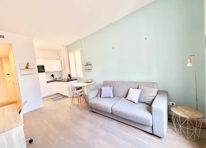 Chambre Place Magenta à Nice