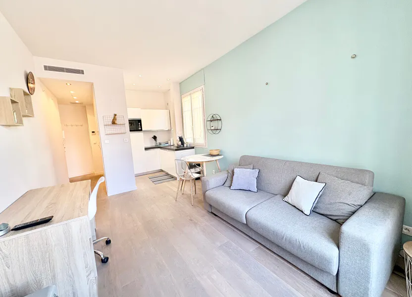 Chambre Place Magenta à Nice