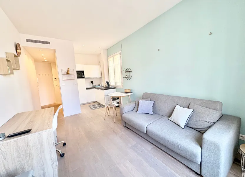 Room Place Magenta in Nice