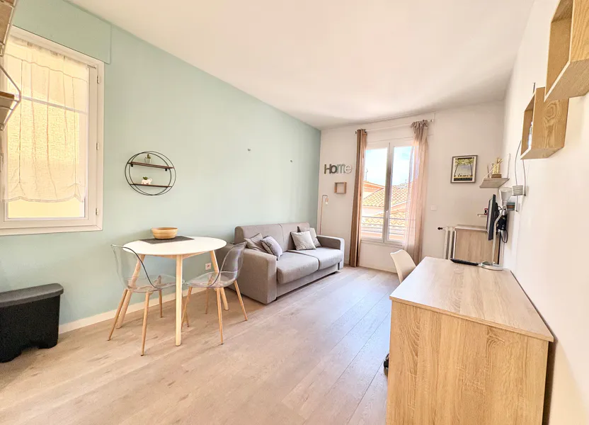 Room Place Magenta in Nice