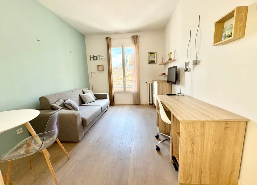 Chambre Place Magenta à Nice