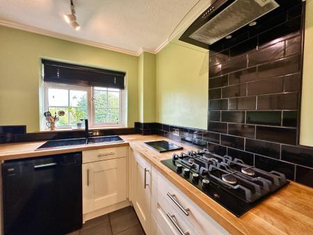 Flat Bispham Road in Greater London