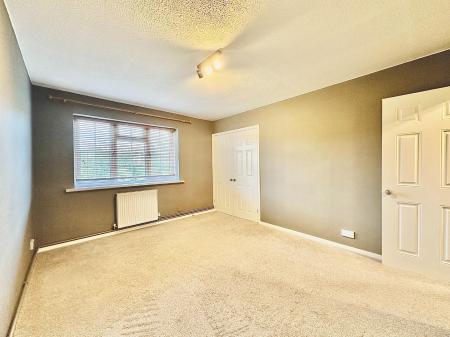 Flat Bispham Road in Greater London