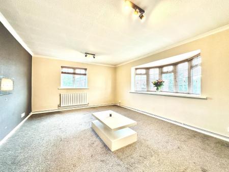 Flat Bispham Road in Greater London