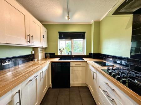 Flat Bispham Road in Greater London