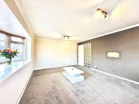 Flat Bispham Road in Greater London
