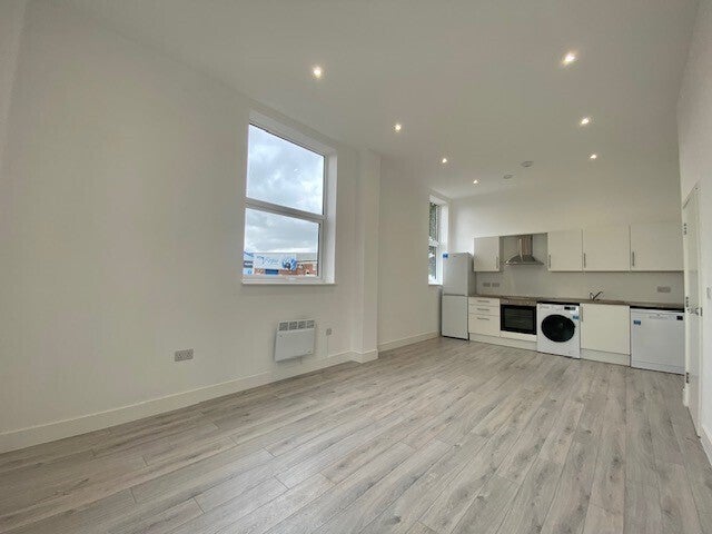 Flat Gatehouse Way in Aylesbury