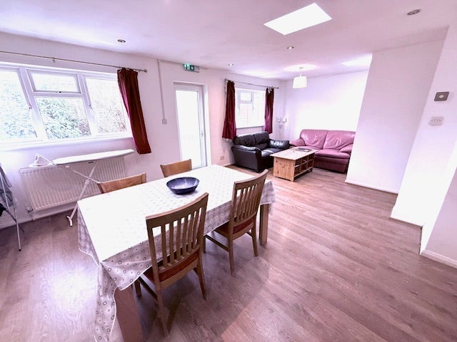 Room Robinson Close in East Hertfordshire