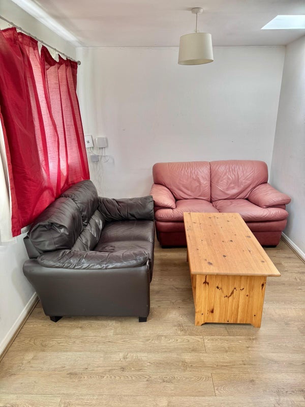 Room Robinson Close in East Hertfordshire