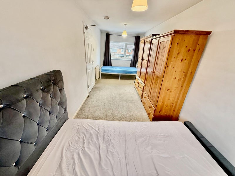 Room Robinson Close in East Hertfordshire