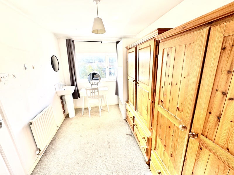 Room Robinson Close in East Hertfordshire