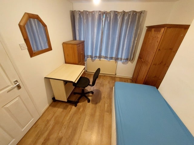 Room Robinson Close in East Hertfordshire