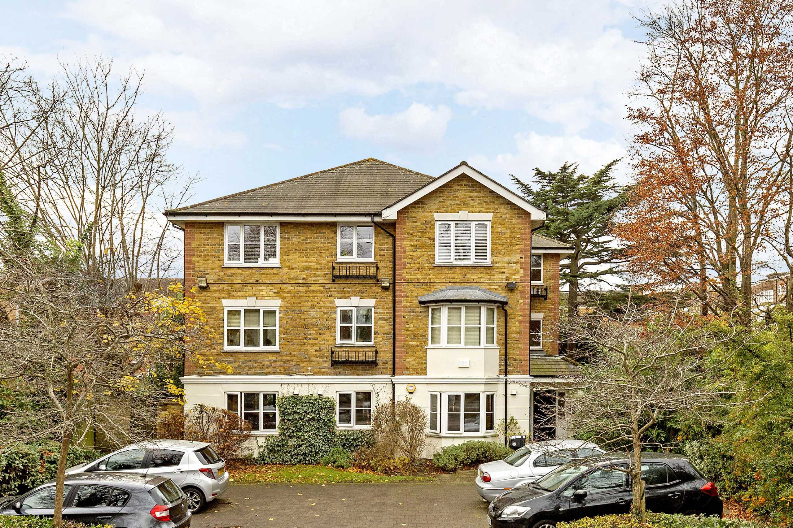 Flat Edge Hill in Greater London