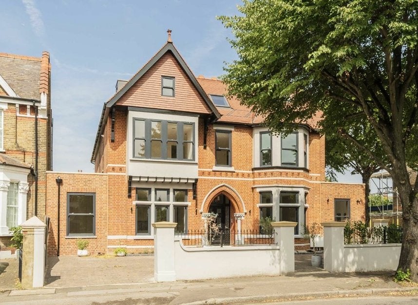 Flat Gordon Road in Greater London