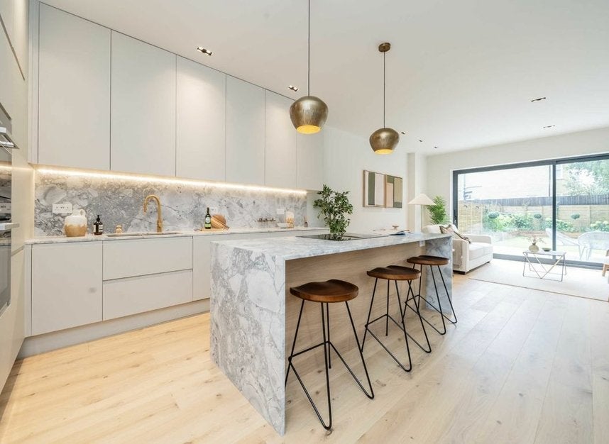 Flat Gordon Road in Greater London