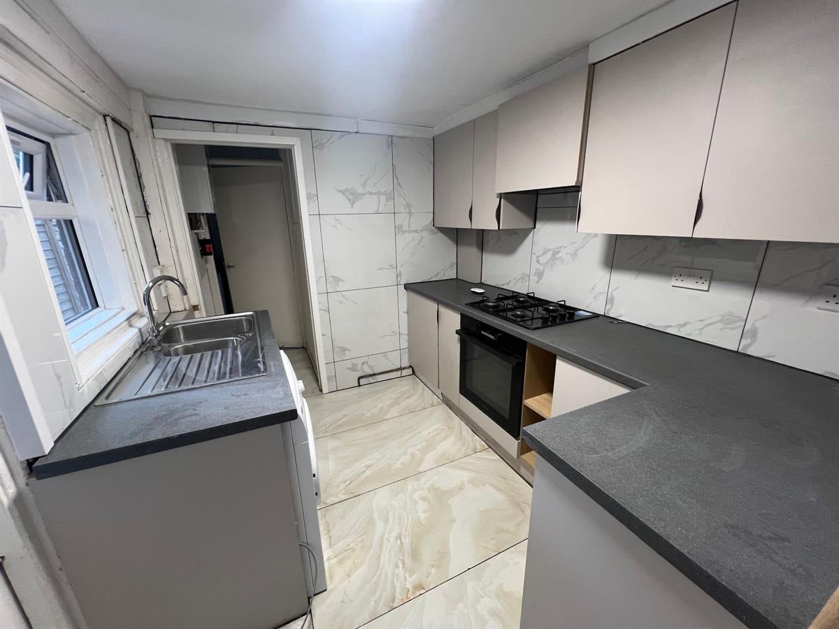 Flat Bristow Road in Greater London