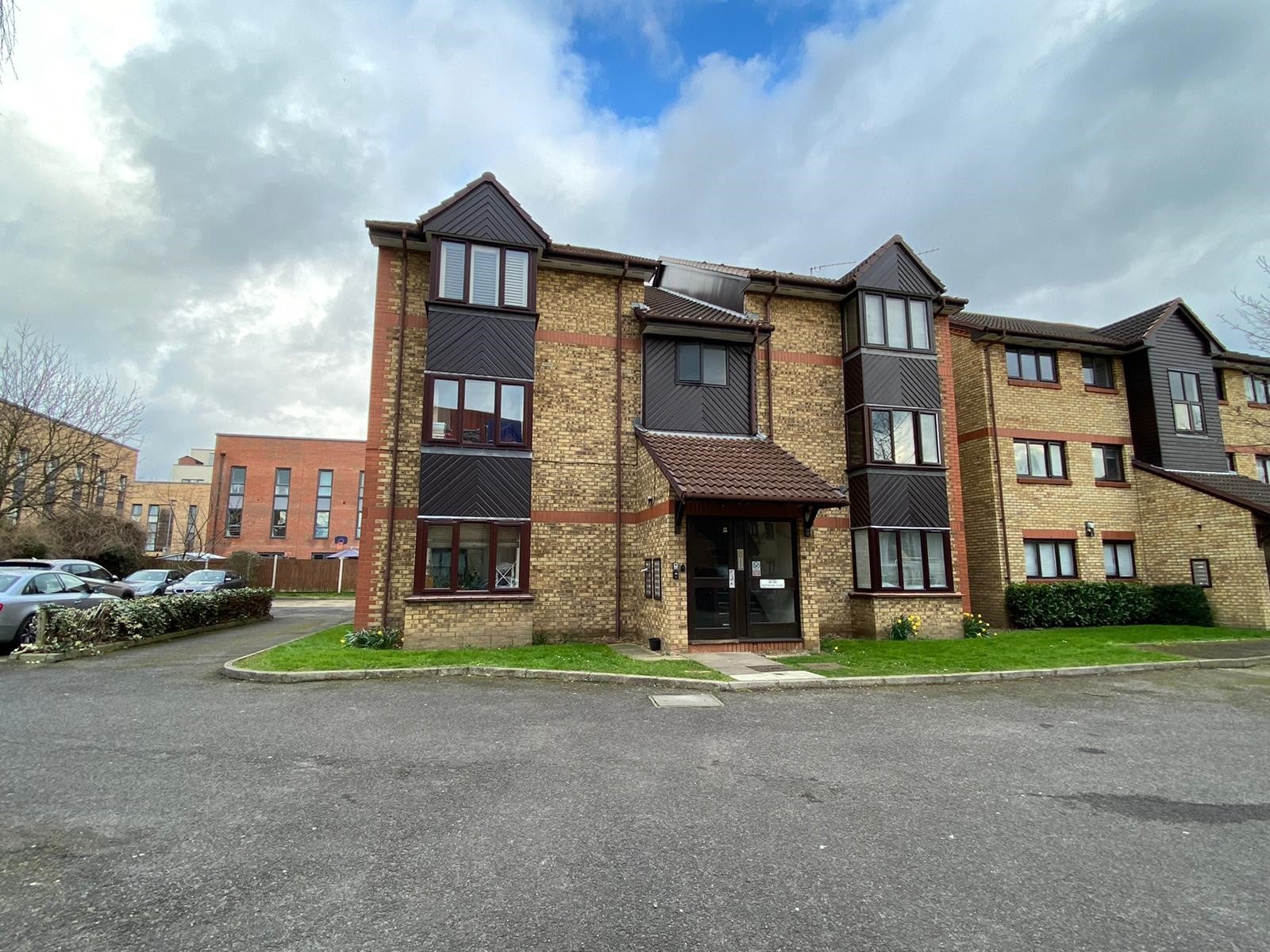 Flat Waterside Close in Greater London
