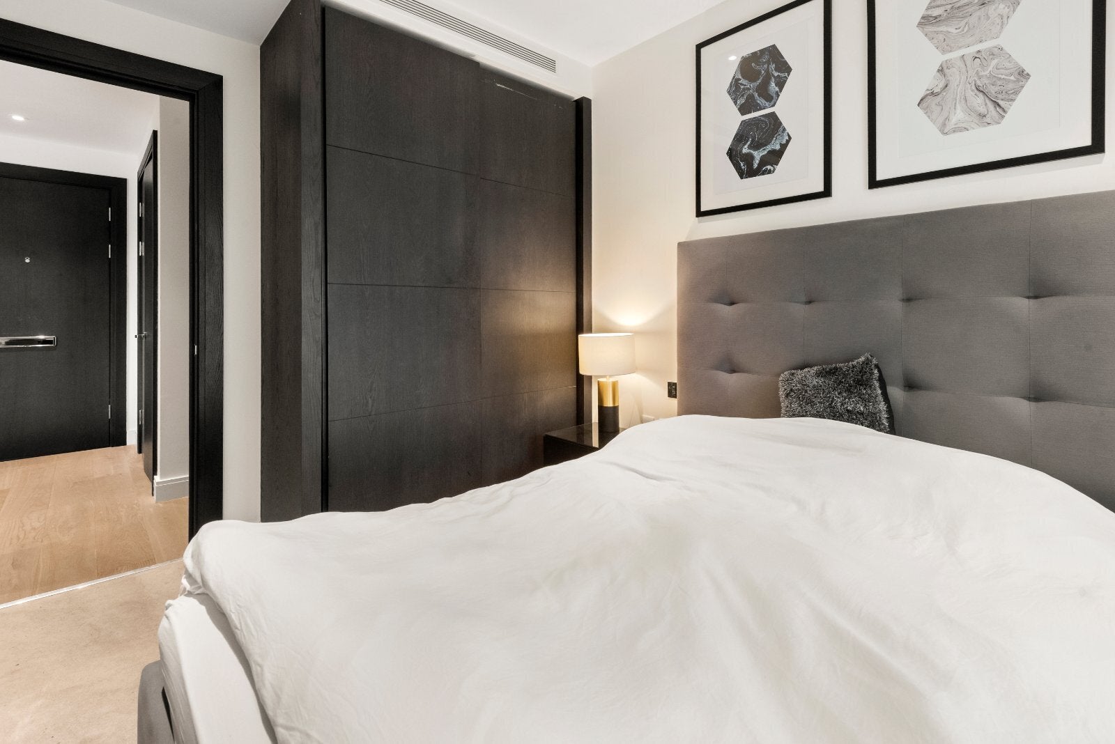 Flat Queenstown Road in Greater London