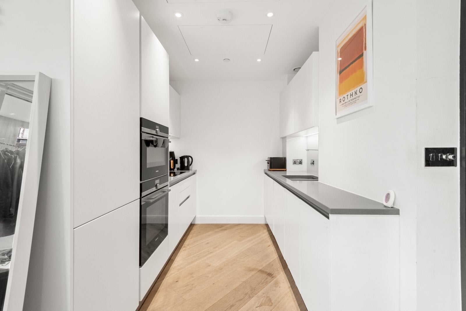 Flat Queenstown Road in Greater London