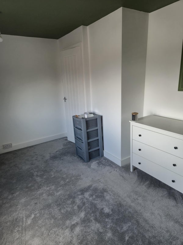 Room Holmfield Close in Wakefield