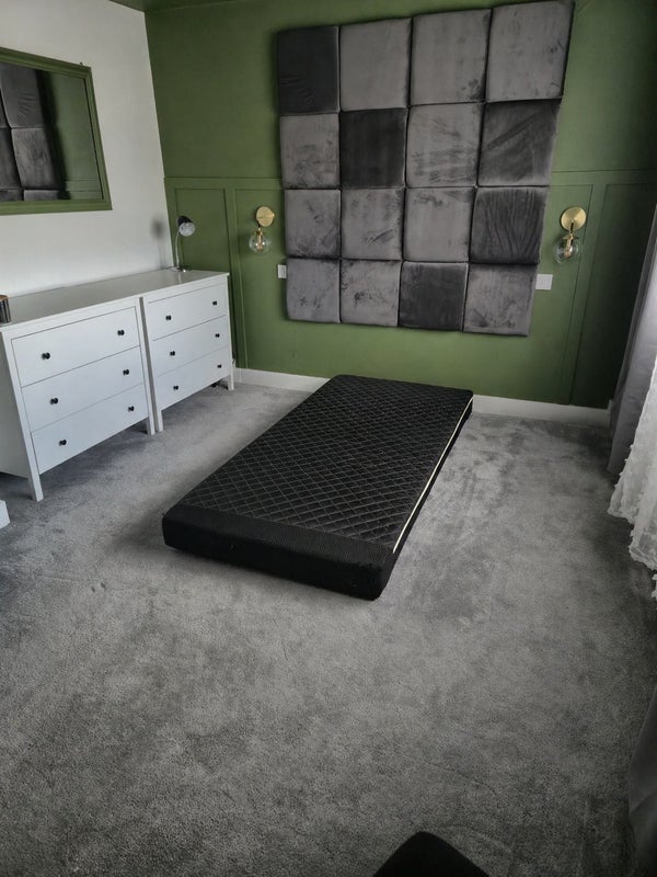 Room Holmfield Close in Wakefield