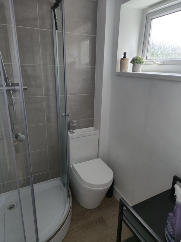 Room Holmfield Close in Wakefield