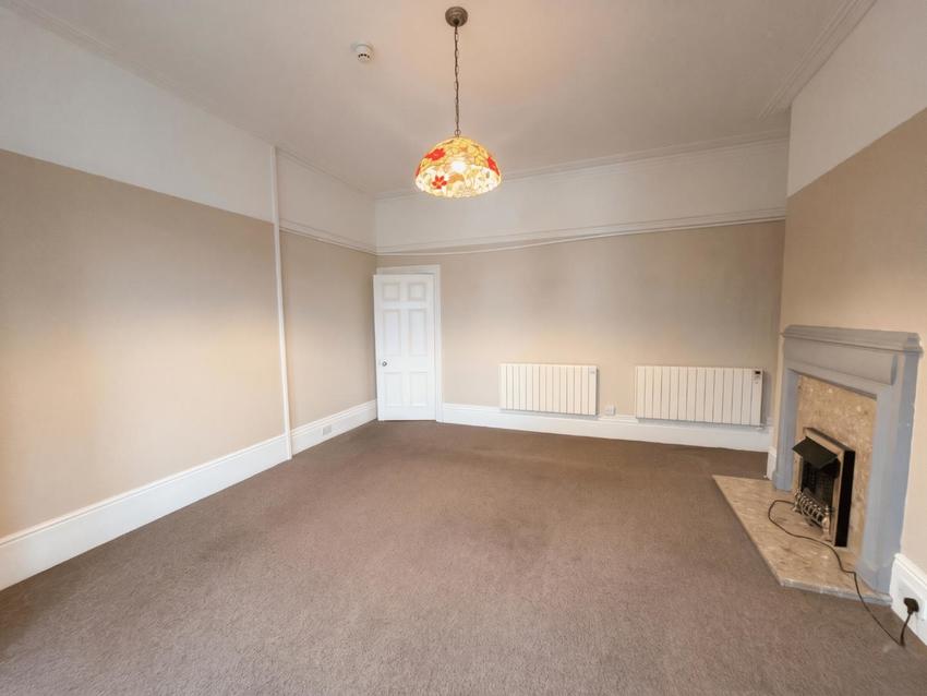Flat Saint George's Avenue in Bridlington