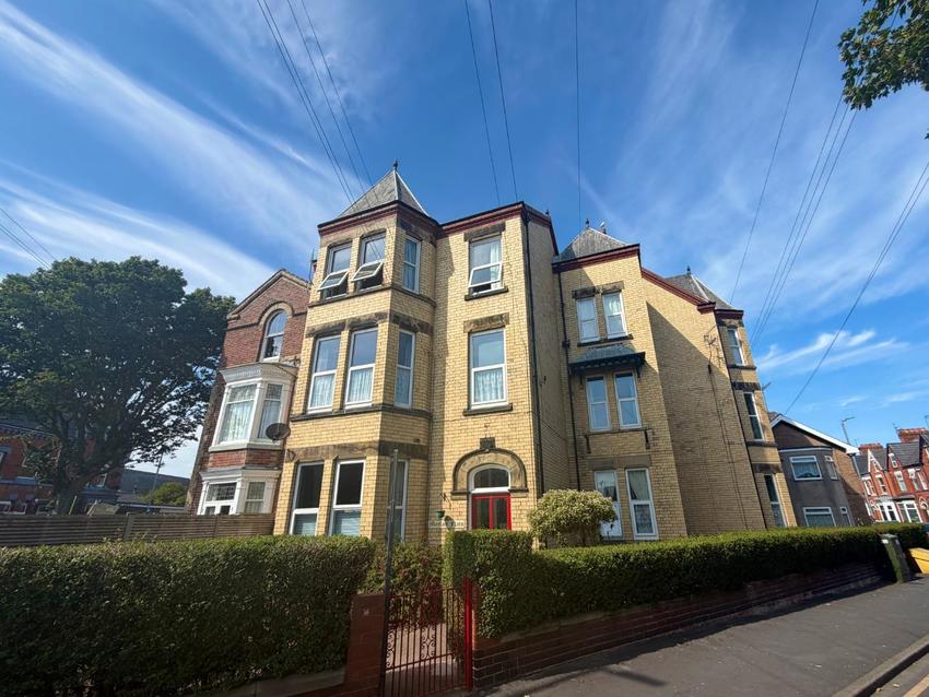Flat Saint George's Avenue in Bridlington