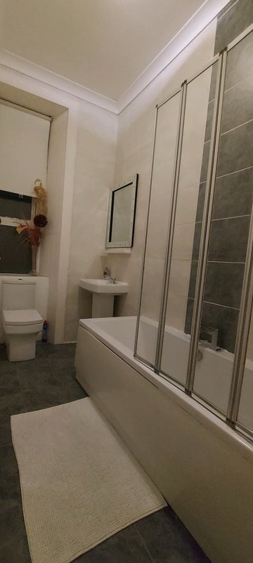 Room Rhynie Drive in Glasgow