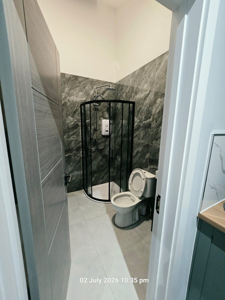 Room Ashburnham Road in Greater London