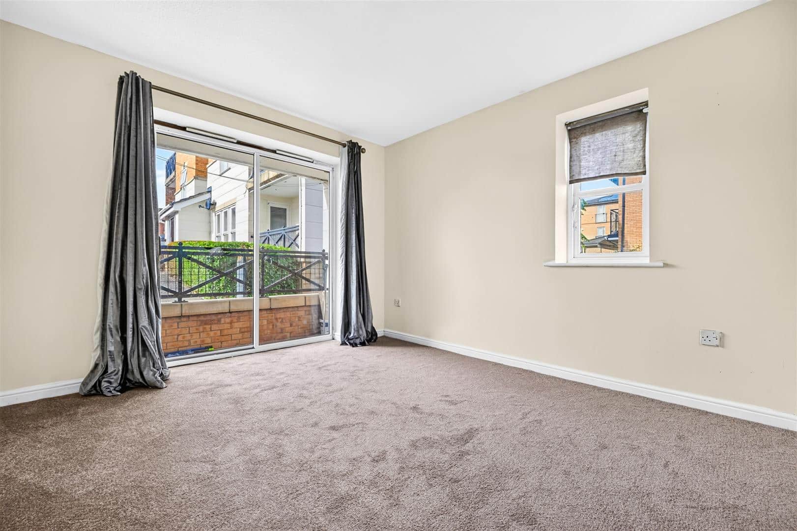 Flat Upney Lane in Greater London