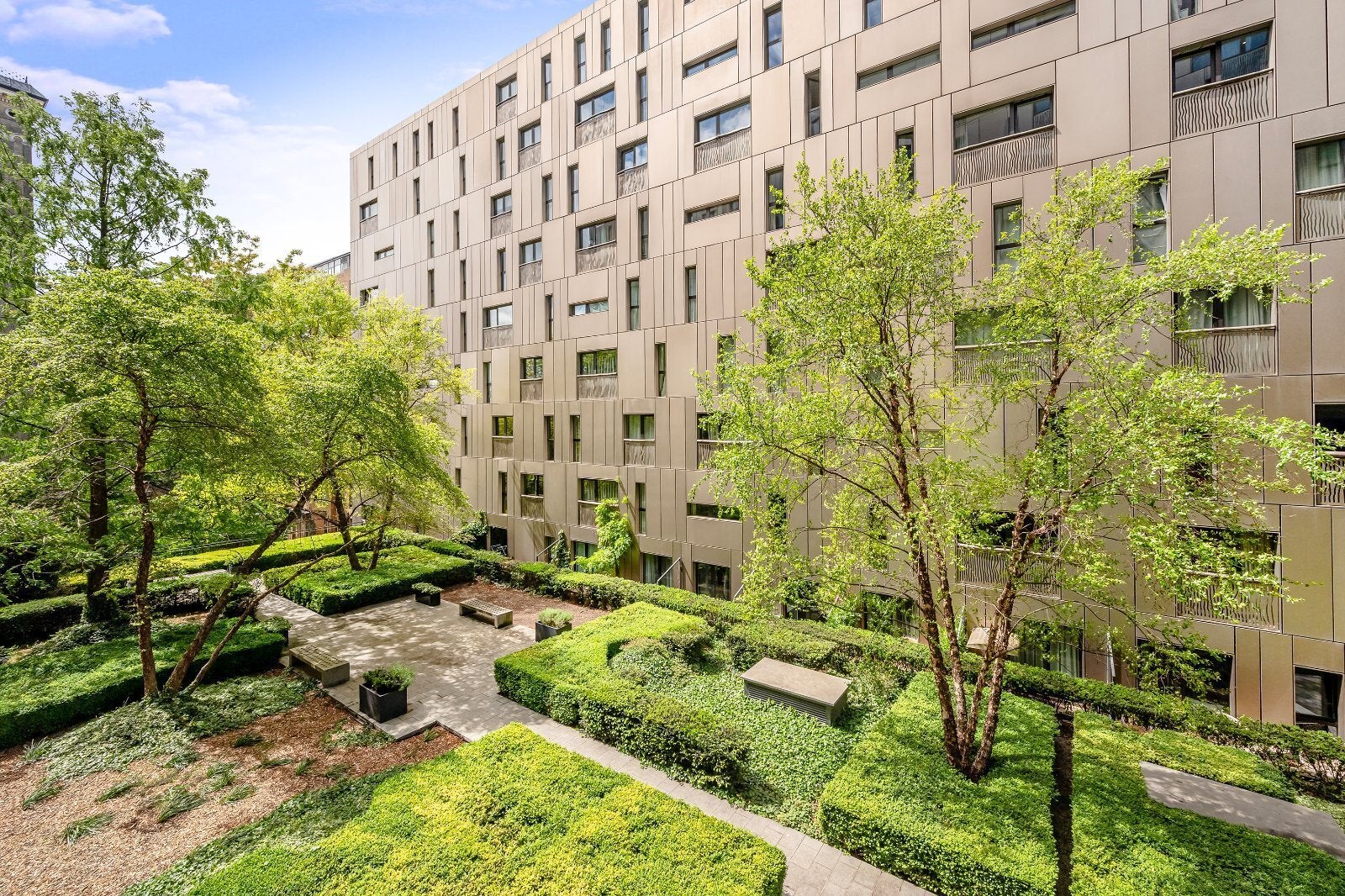Flat Gatliff Road in City of Westminster