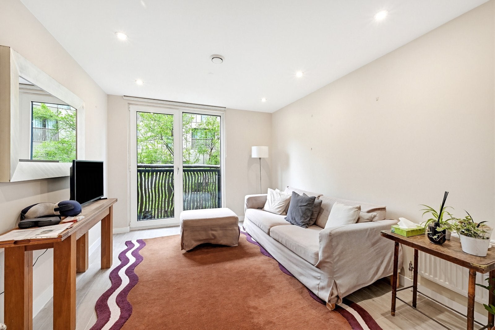 Flat Gatliff Road in City of Westminster