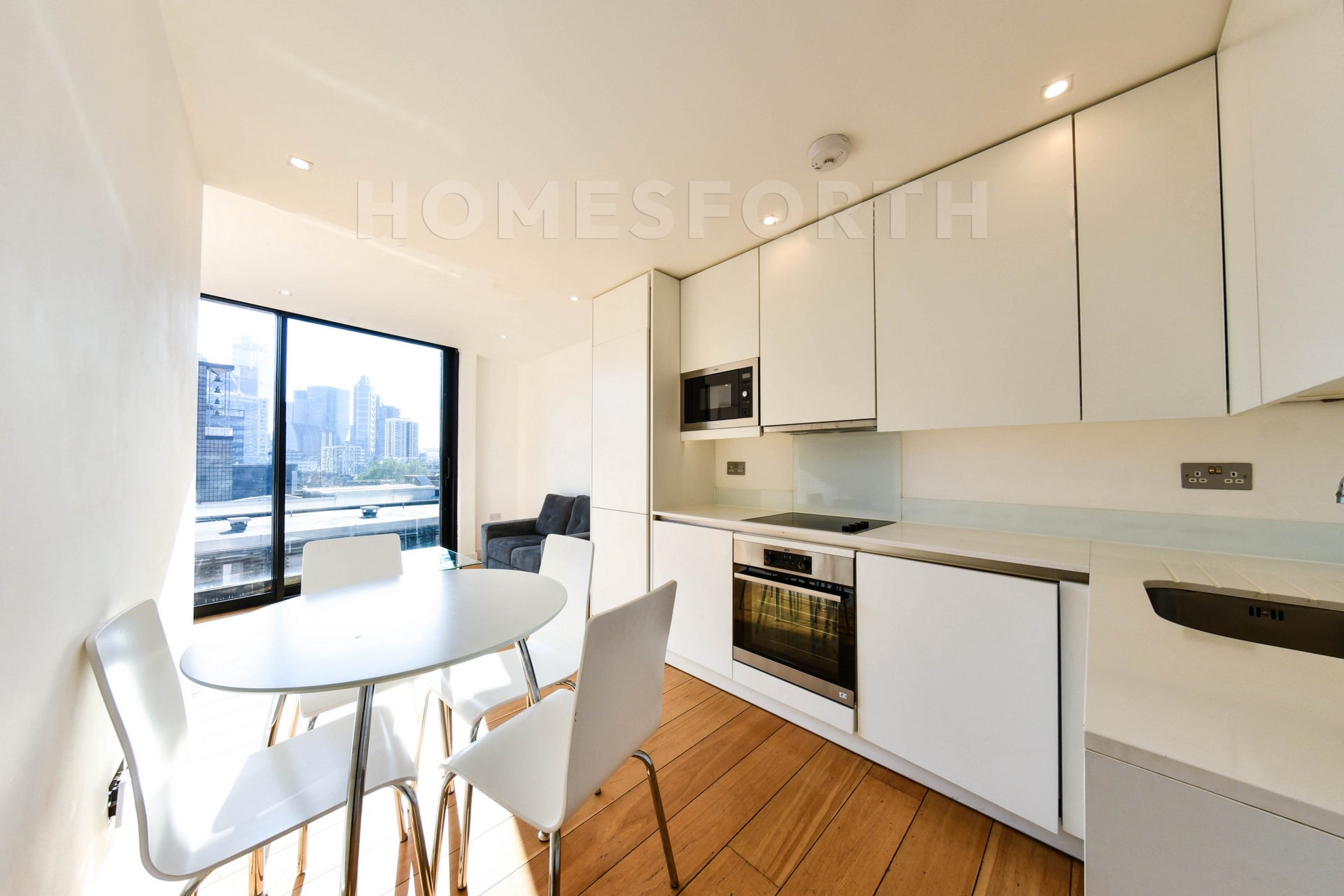 Flat Plumbers Row in Greater London