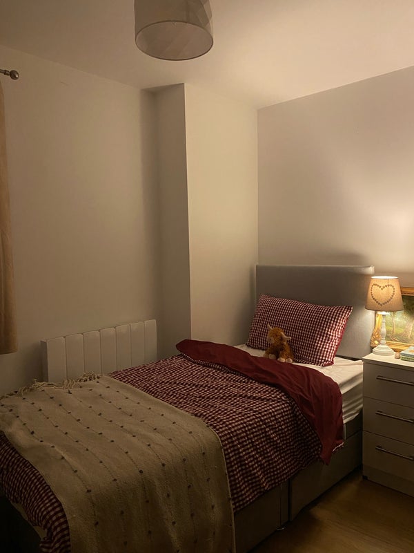 Room Heather Road in Trafford