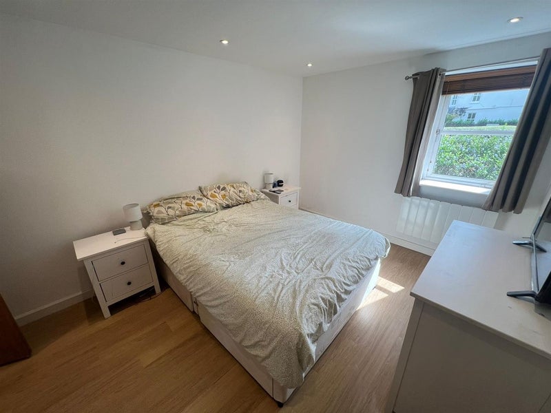 Room Heather Road in Trafford