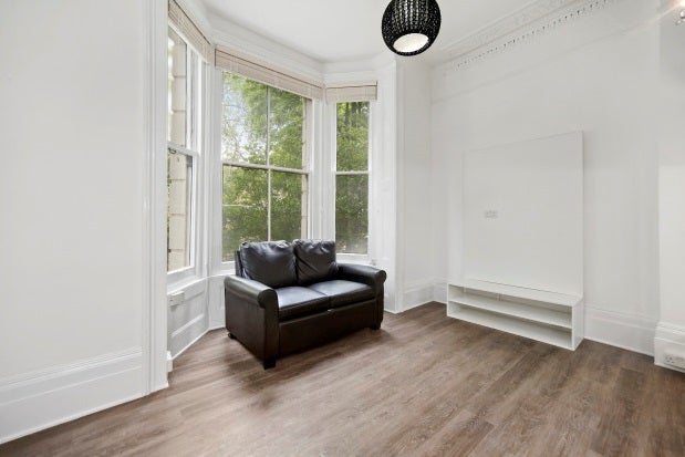 Flat Ladbroke Grove in Greater London