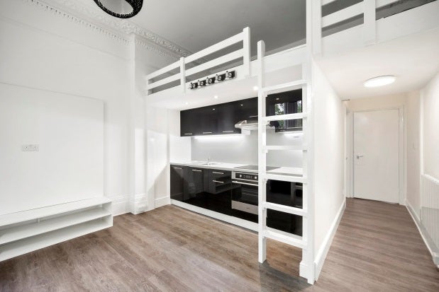 Flat Ladbroke Grove in Greater London
