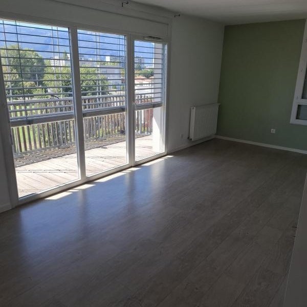 Appartement Rue Edmond Rostand à Saint-Martin-d'Hères