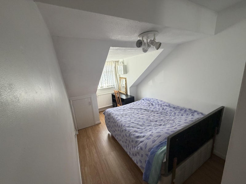 Room Marlborough Close in Crawley
