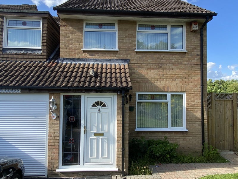 Room Marlborough Close in Crawley