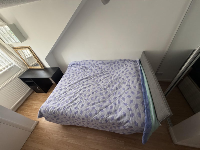 Room Marlborough Close in Crawley
