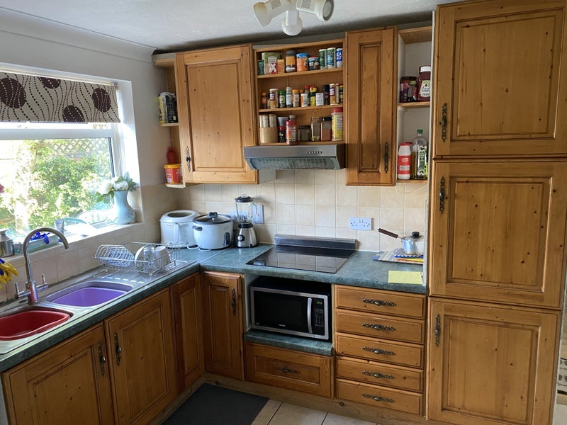Room Marlborough Close in Crawley