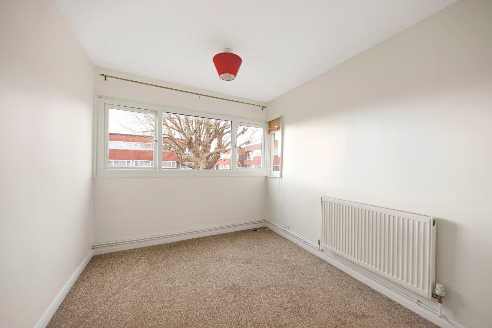 Flat Polesden Gardens in Greater London