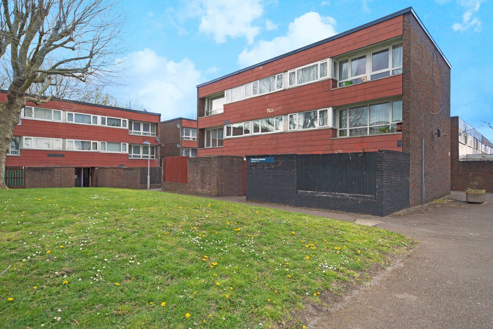 Flat Polesden Gardens in Greater London