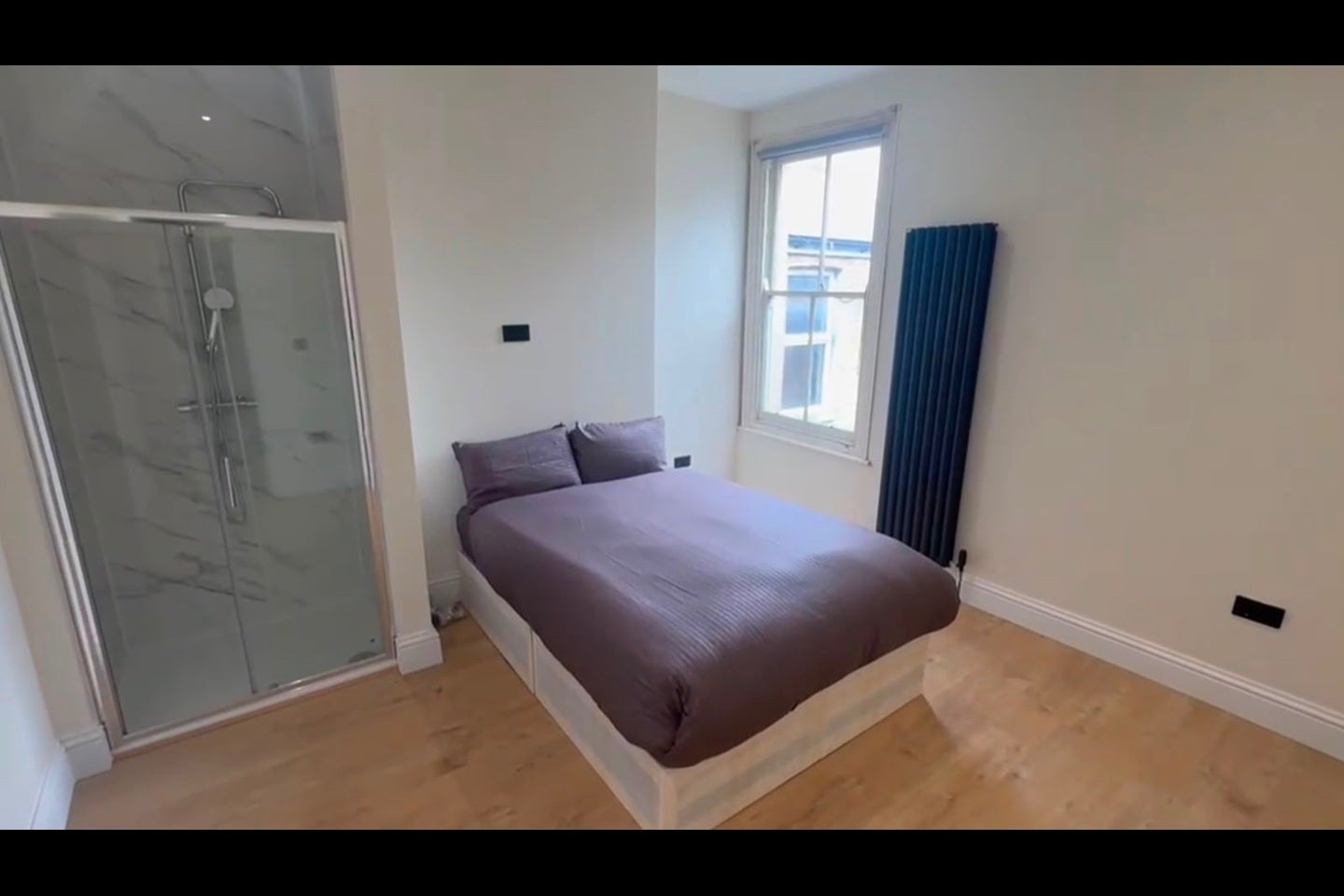 Room Romford Road in Greater London