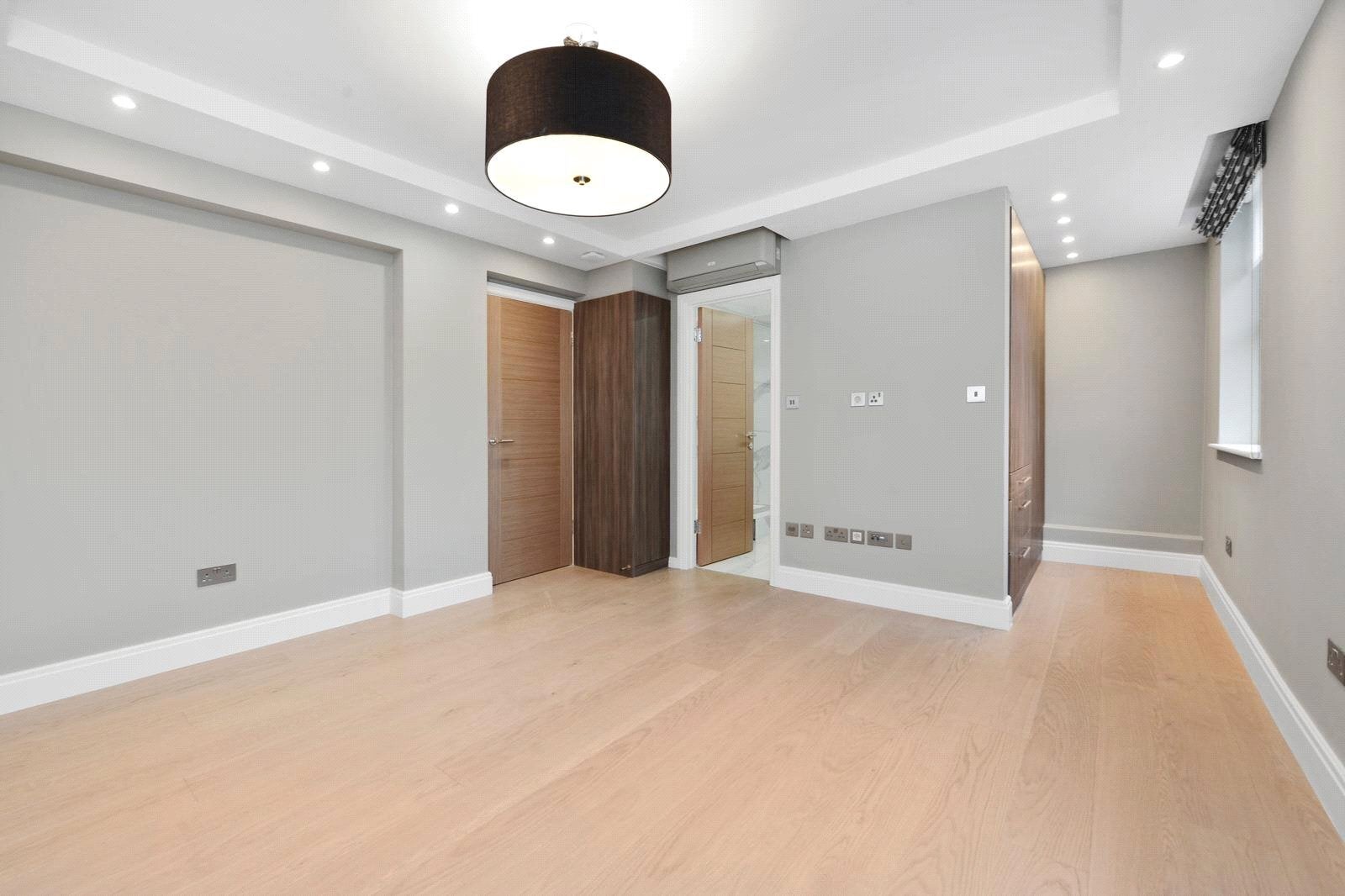 Flat Finchley Road in Greater London
