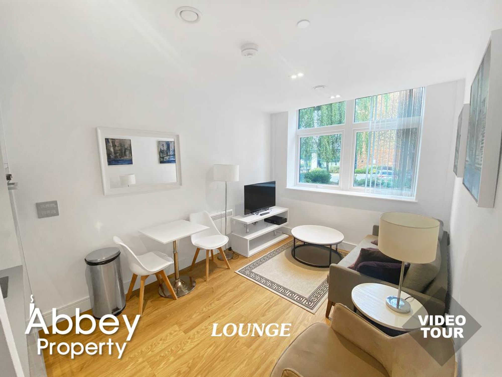 Flat Laporte Way in Luton